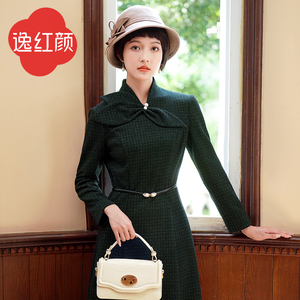 上海逸红颜鸾歌2024秋冬新款针织连衣裙长袖墨绿色书卷风女装礼服