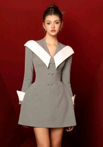 2024越南小众ci早春新款v领撞色设计感收腰A字裙高级灰长袖连衣裙