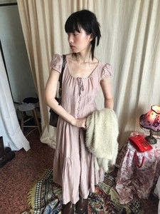 韩国复古法式藕粉色纽扣收腰抽褶长摆连衣裙17512560
