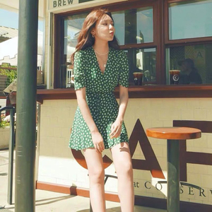 韩国chic夏季法式复古收腰显瘦超仙牛油果绿色碎花小个子连衣裙女