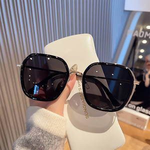 韩版气质优雅太阳镜女夏季防紫外线大框显脸小墨镜高级感街拍旅行