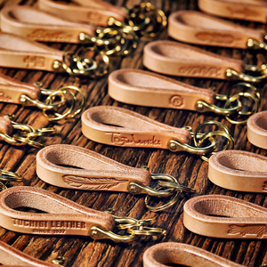 日本栃木栎木植鞣鞍革黄铜马蹄扣手工制作钥匙扣钥匙链头层牛皮