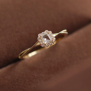 花的嫁纱。日本轻奢复古小戒指 G9K金+白托帕 加缪珠宝。