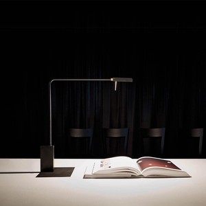 极简台灯现代简约书桌办公桌台灯设计感设计师创意个性金属可调节