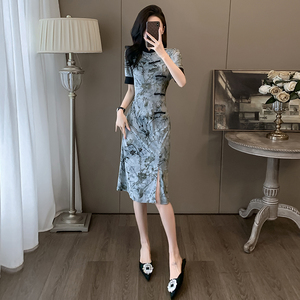 拉夏贝尔新中式开叉刺绣旗袍连衣裙女夏季2024新款高级感气质裙子