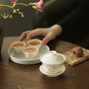 功夫道手绘枇杷盖碗茶杯薄胎中式复古白瓷品茗杯陶瓷带托泡茶碗