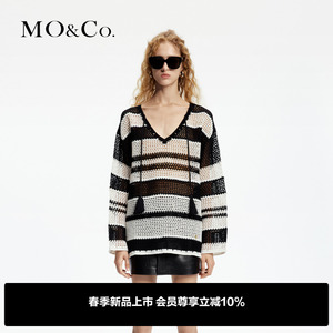 MOCO2024春新品V领黑白条纹镂空宽松毛衣针织衫罩衫MBD1SWT019
