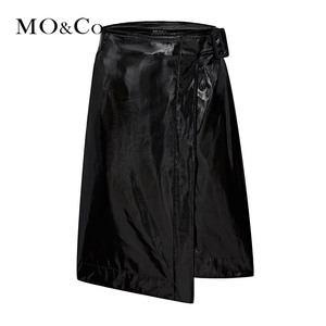 MOCO春夏不对称搭片设计漆皮工装半身裙女黑色高腰皮裙 摩安