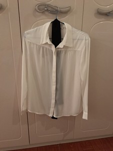 OMG白色雪纺衬衫加黑色领带M号感兴趣的话给我留言吧！