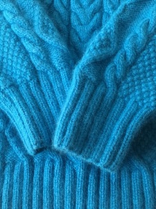 雅心阁手工编织毛衣漂亮的湖蓝色一字领高腰款式纯羊绒毛衣