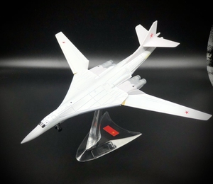 1:200俄罗斯图-160 TU-160白天鹅轰炸机