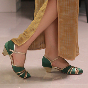 奈里法式复古民国绿旗袍女鞋包头一字带低跟中空凉鞋博物馆古董鞋