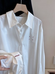 韩国博主穿搭！%100棉质红色字母刺绣宽松阔版简约纯色白衬衫女