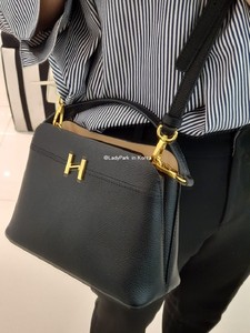 韩国Hazzys 专柜代购20SS牛皮女士单肩斜跨手提黑色时尚包包