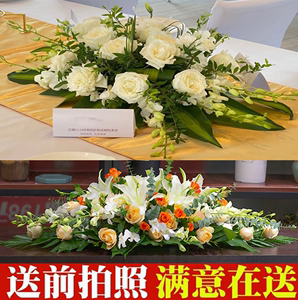 上海签到台花会议桌摆花鲜花演讲台洽谈桌花商务餐桌婚礼生日宴会