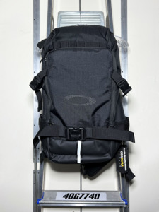 全新Oakley欧克利黑色双肩包滑雪多功能机能背包书包多口袋电脑包