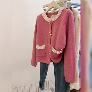 小香风珍珠圆领毛衣2024春款女装设计感法式气质玫红色针织外套潮
