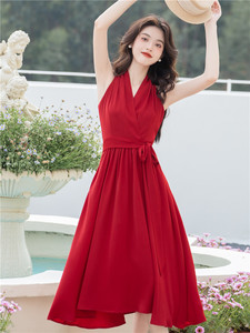 法式复古港风赫本在逃公主红裙显瘦别致红色裙子气质高级连衣裙女