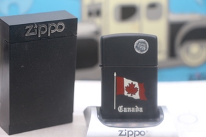 正版芝宝zippo打火机  1988年加版黑亚漆加拿大国旗