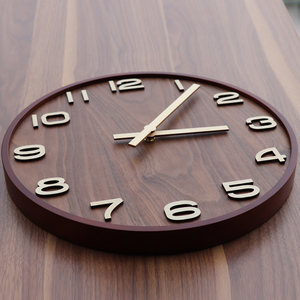 宜家挂钟客厅家用现代简约时钟表复古实木质大气挂表2024新款北欧