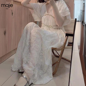 专柜品牌白色蕾丝连衣裙2024夏季新款别致独特气质显瘦V领仙女裙