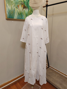 春夏季清凉舒适原创设计复古苎麻刺绣小花气质连衣裙长裙白色中袖