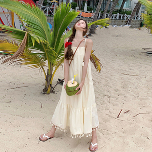海滩渡假吊带连衣裙高级感长裙宽松显瘦流苏蛋糕裙法式露背沙滩裙