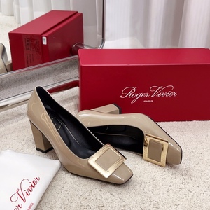 代购Roger Vivier/RV 新款漆皮方扣方根高跟鞋日常休闲女鞋单鞋