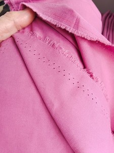 661纯棉精细小斜纹深紫粉色牛仔斜纹薄夏日裤子风衣布料6米