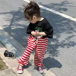 女童韩版童装2023夏款中小童洋气黑色印花T恤红条纹卫裤两件套装