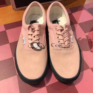 苏五口联名代购 Vans 男女猪年限定滑板鞋