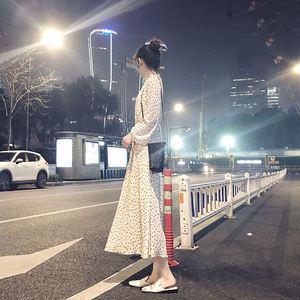 2024春季新款韩版长袖雪纺长裙v领波点气质收腰显瘦米白色连衣裙