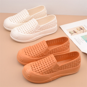 夏天季新款平底小白色护士塑料凉鞋子女式沙滩洞洞镂空妈妈工作鞋