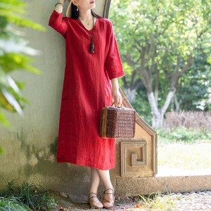 气质v领亚麻连衣裙2024夏季新款红色长裙高级感苎麻袍子女中长款