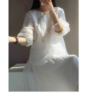 新中式国风苎麻绣花上衣女夏季2024新款白色茶服仙气飘飘棉麻衬衫