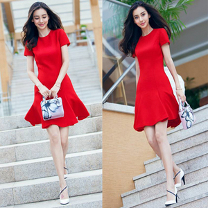 明星杨颖同款红色连衣裙2024夏季新款女装显瘦高腰圆领荷叶边裙女