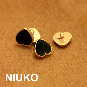 NIUKO辅料 针织衫纽扣钮扣子电镀金色黑胶高贵塑料金属爱心形