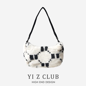 Yi Z CLUB 时尚潮流字母贴布手提腋下老花毛绒饺子包女士包袋0.21