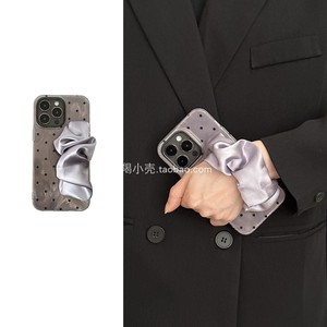 小众灰紫波点弹力手腕带适用于iphone15promax手机壳14pm苹果11褶皱绸布12防摔13