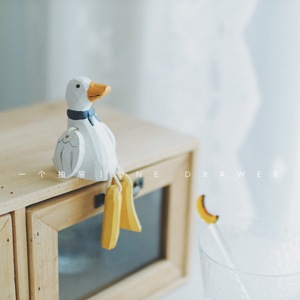 一个抽屉 可爱手工实木雕动物关节围巾小鸭子摆件生日六一礼物