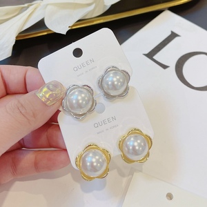 韩国东大门代购新款珍珠金属感花朵小众高级感气质耳钉耳环耳饰女