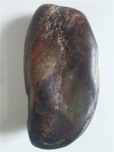 和田玉籽料原石真皮真沁色褐红皮青玉摆件，处理价1200元