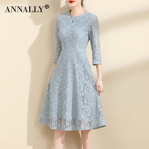 Annally2024春季新款浅蓝色蕾丝连衣裙女法式修身大摆七分袖圆领
