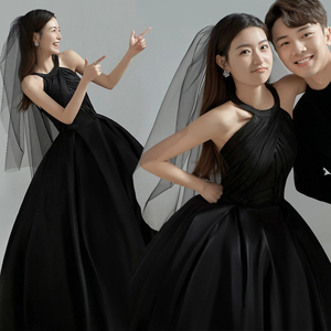 新款影楼主题服装情侣拍照摄影韩版礼服写真缎面挂脖黑色拖尾婚纱