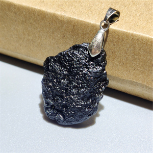 天然罕见随形状黑陨石 玻璃陨石雷公墨泰国陨石 捷克陨石吊坠原石