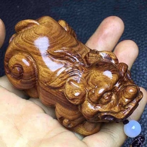 越南黄花梨木雕手把件招财貔貅手工实木雕刻可把玩可摆件的工艺品