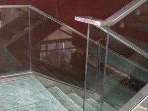 厂家玻璃栏板 扶手 钢化玻璃夹胶玻璃不锈钢扁钢立柱扶手 安全牢