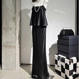 点点2024夏季新款法式赫本风时尚百搭炸街黑色吊带半身裙两件套