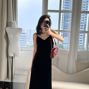 JanZhang黑色丝绒v领吊带连衣裙女春内搭打底裙子高级感气质长裙
