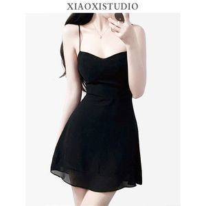 小夕自制 2024夏季新款女装性感小个子纯黑色显瘦短款吊带连衣裙